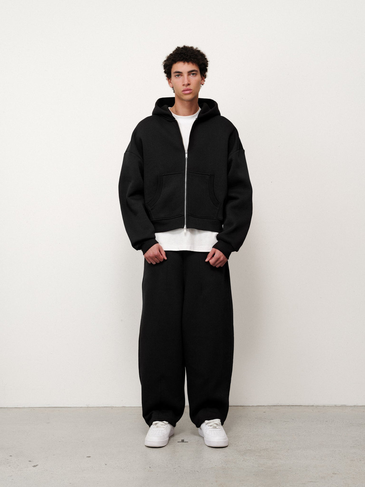 COZY ZIP UP - BLACK