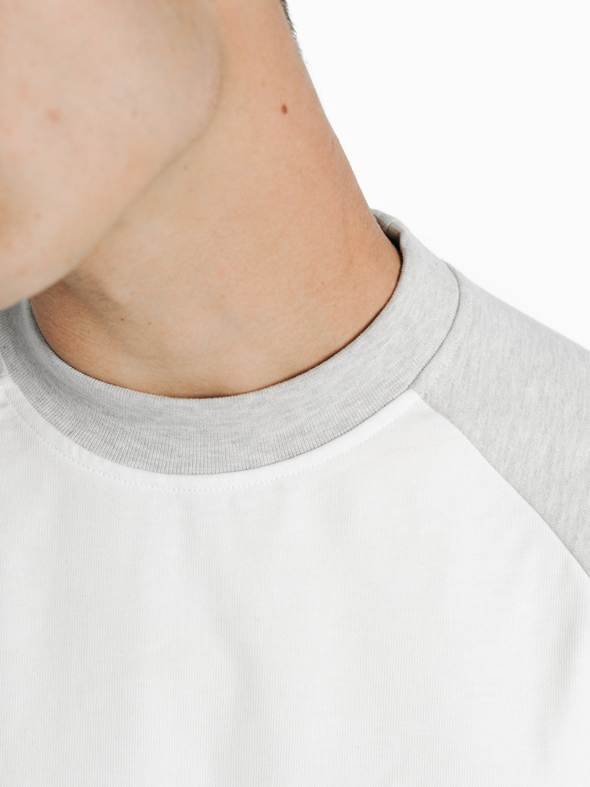 RAGLAN SS T-SHIRT - WHITE/ARCTYC