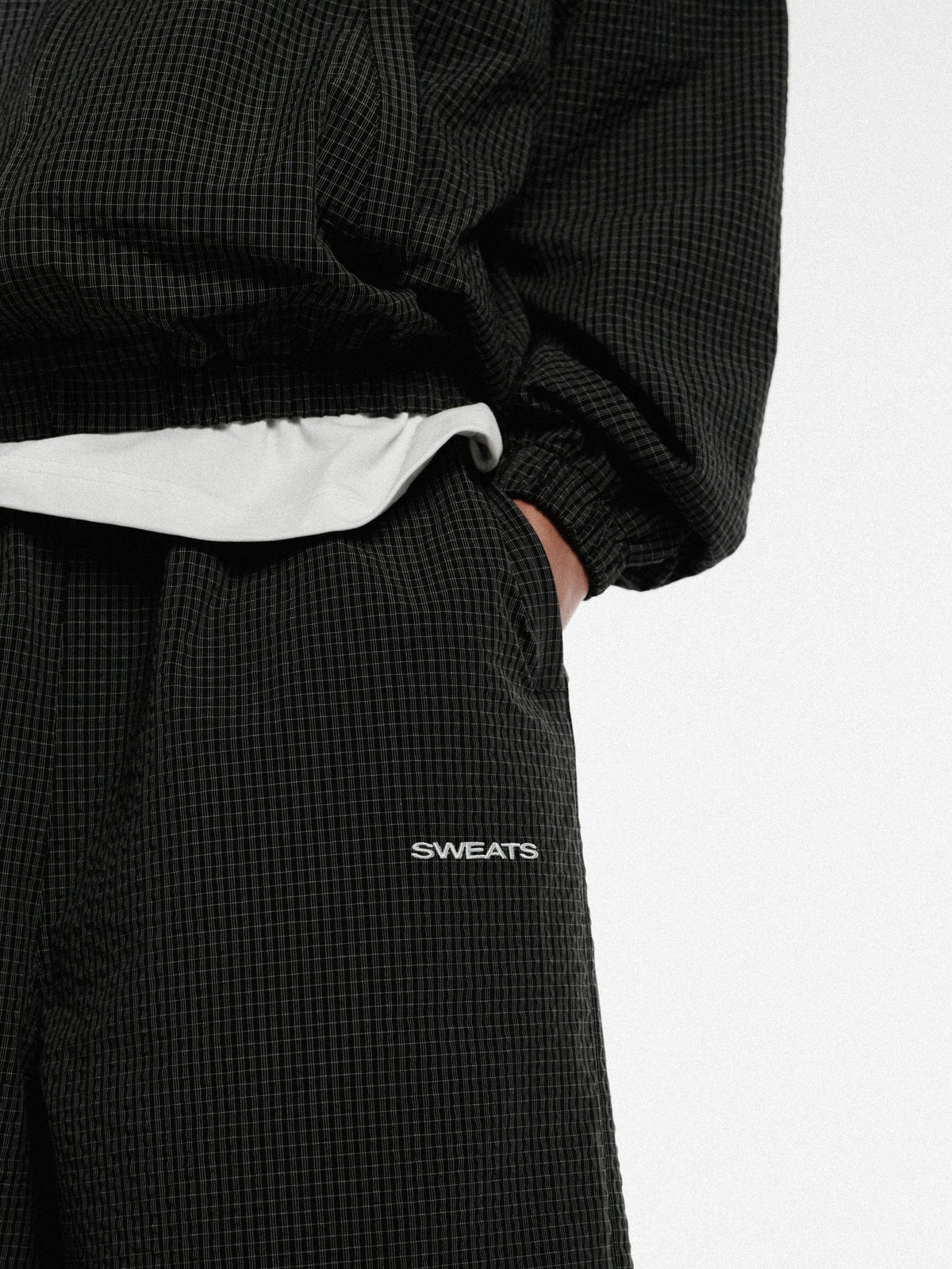 CHECKERED TRACK SHORT - BLACK/WHITE