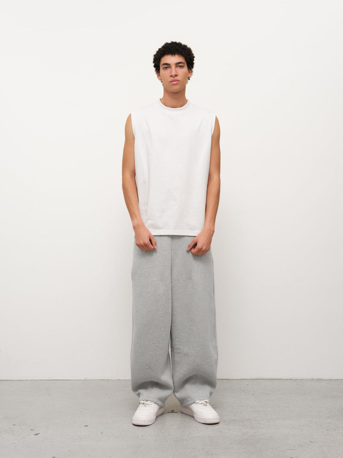 MUSCLE TEE - WHITE