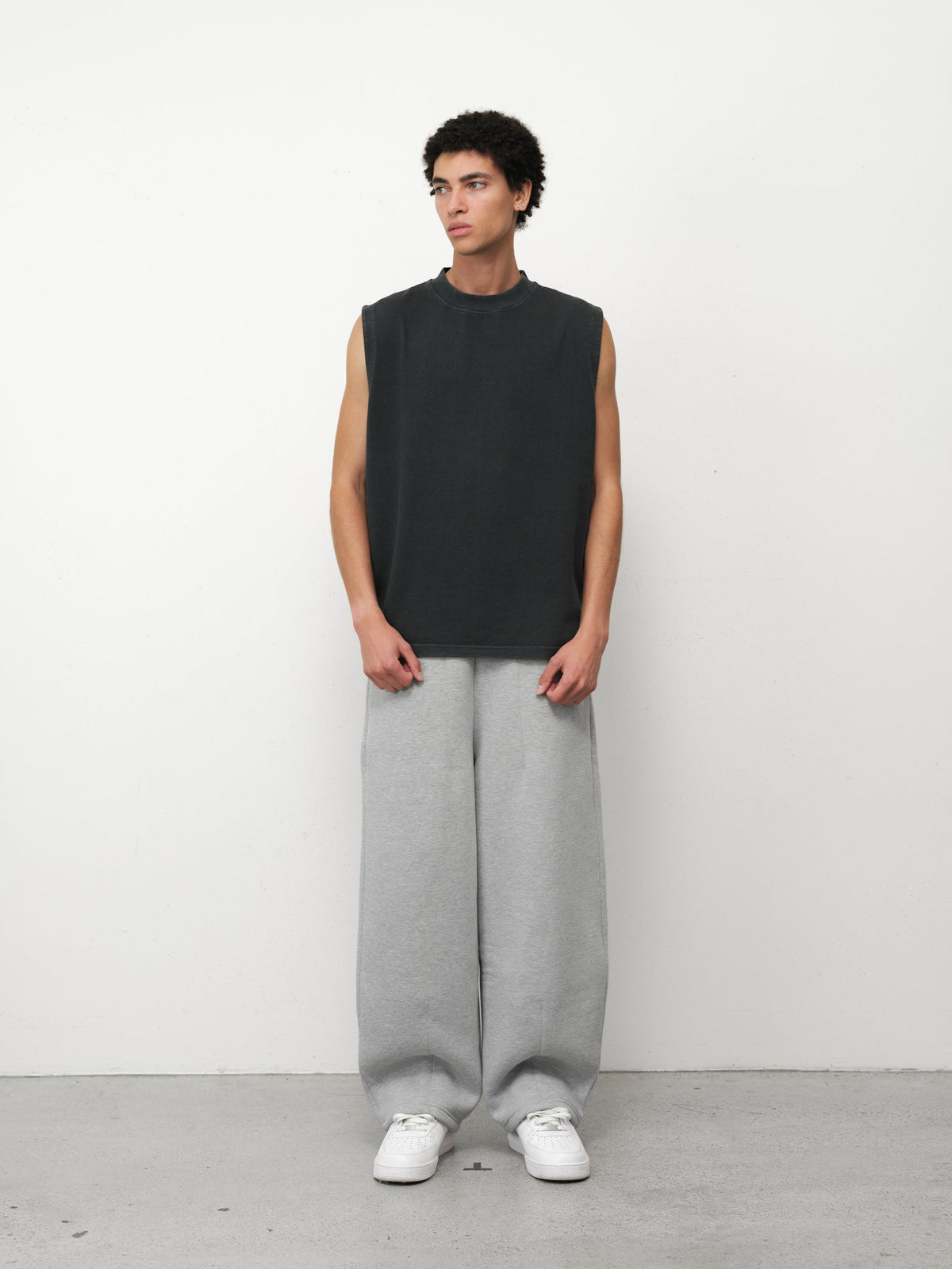 MUSCLE TEE - WASHED BLACK